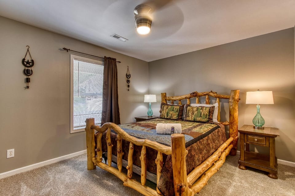 Rustic River Lodge by HoneyBearCabins Hotel in Sevier County