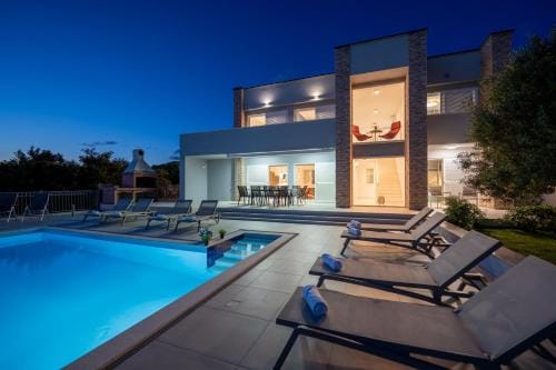 Villas Royal I with Private Pool Hotel in Novalja