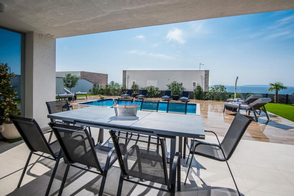 Luxury Villas Anita with Private Pool Hotel in Novalja