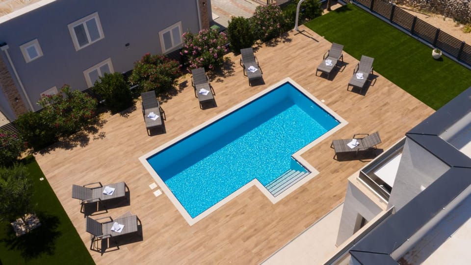 Luxury Villas Anita with Private Pool Hotel in Novalja