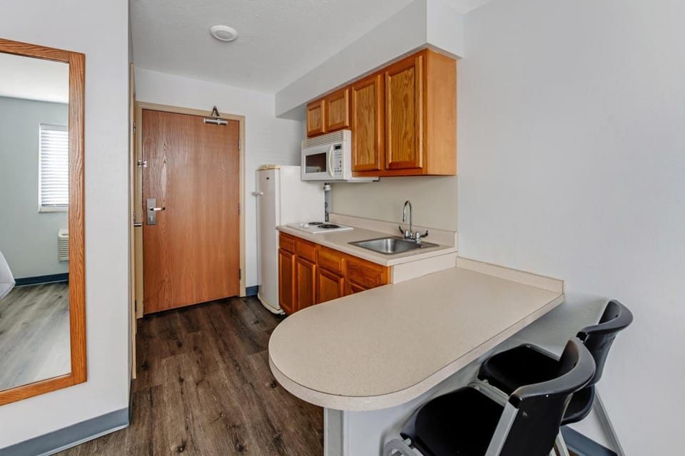Birch Hill Suites Dayton-WP AFB Hotel in Fairborn