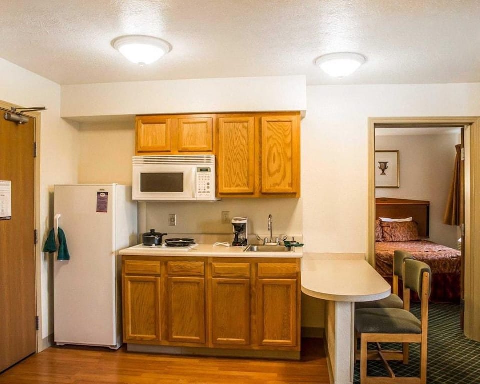 Birch Hill Suites Dayton-WP AFB Hotel in Fairborn