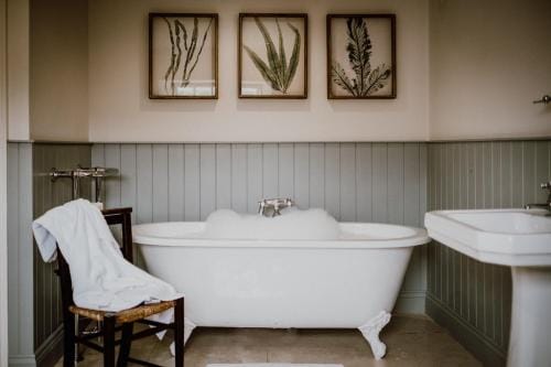 The Hare & Hounds Inn Inn in England
