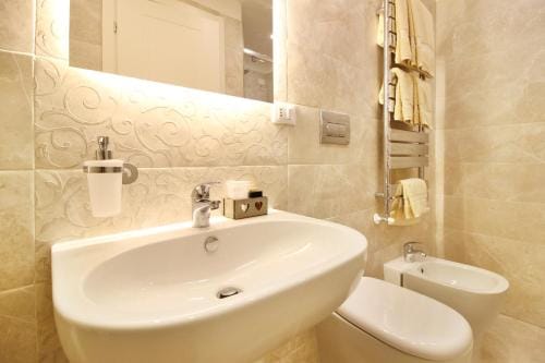 LUCCA IN CHIC - No Ztl, Free Parking, Priv Bath, Old City 550m Hotel in Capannori