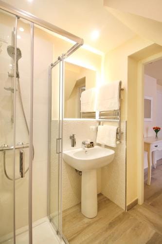 LUCCA IN CHIC - No Ztl, Free Parking, Priv Bath, Old City 550m Hotel in Capannori