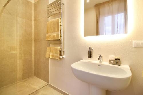 LUCCA IN CHIC - No Ztl, Free Parking, Priv Bath, Old City 550m Hotel in Capannori
