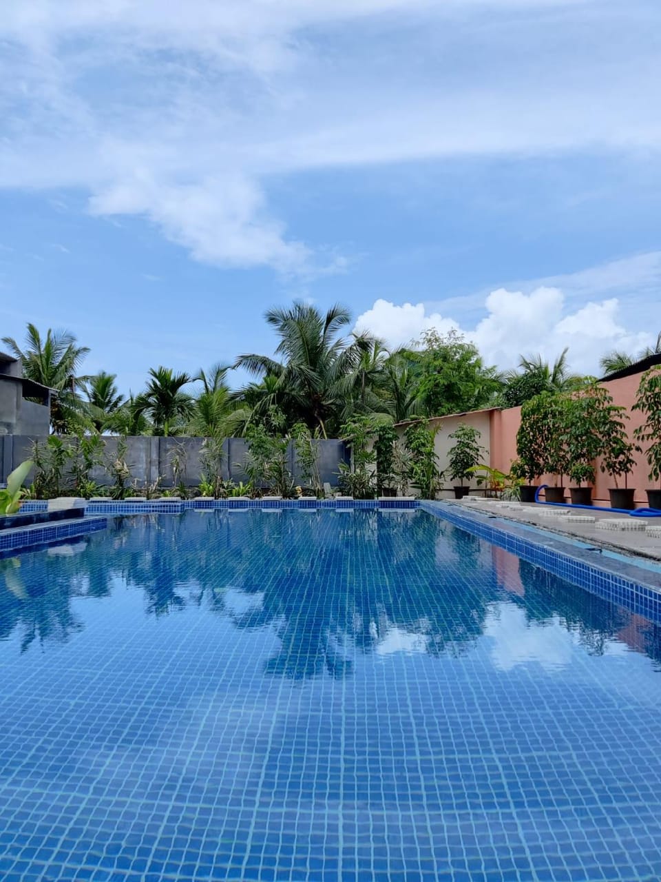 The Blue Sky Hotel in Alibag