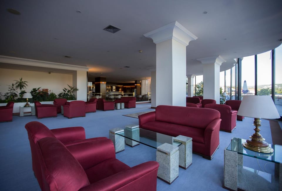 Shared lounge/TV area