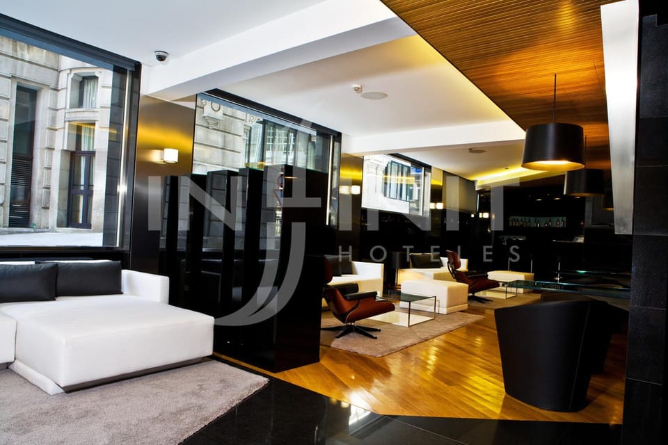 Shared lounge/TV area