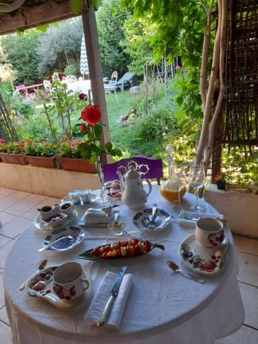Aux Glycines Hotel in Bourgogne-Franche-Comté