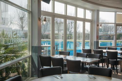 51 Lytchett Bay View, 3 bed, Rockley Park Poole Hotel in Poole