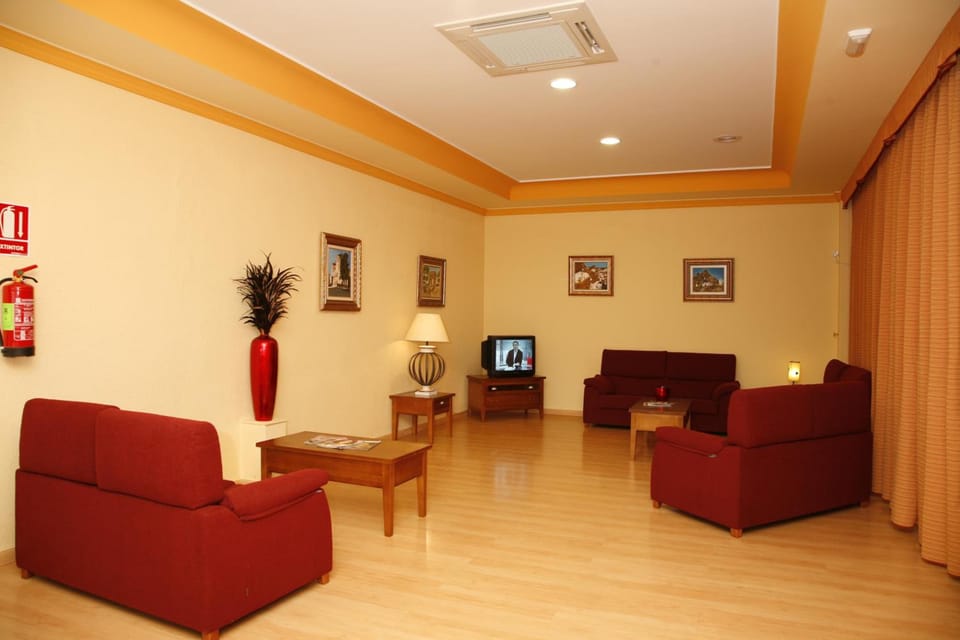 Shared lounge/TV area