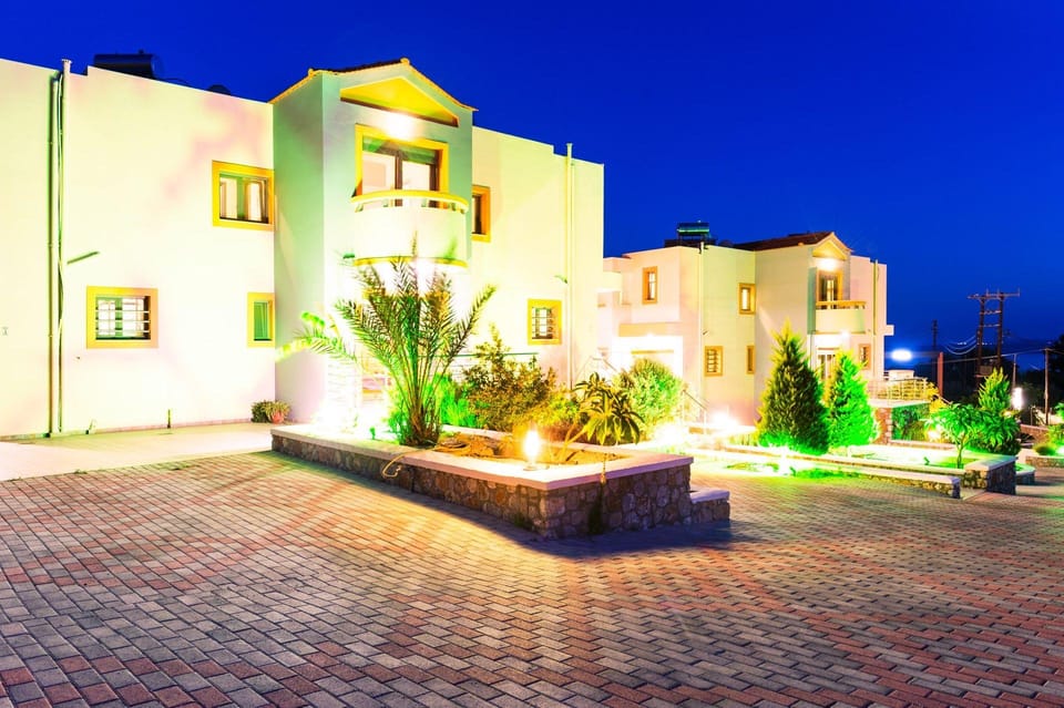 Pefki Sea View Villas Hotel in Lardos