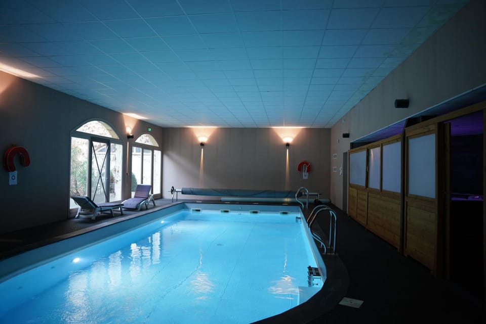 Chateau d'Ayres - Hôtel - Restaurant Hotel in Auvergne-Rhône-Alpes
