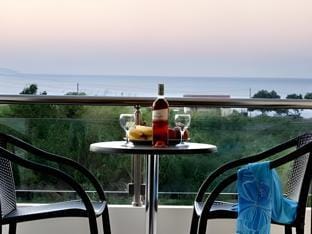 Theros Hotel Hotel in Crete
