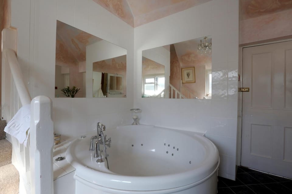 The Old Court Hotel Hotel in West Oxfordshire District