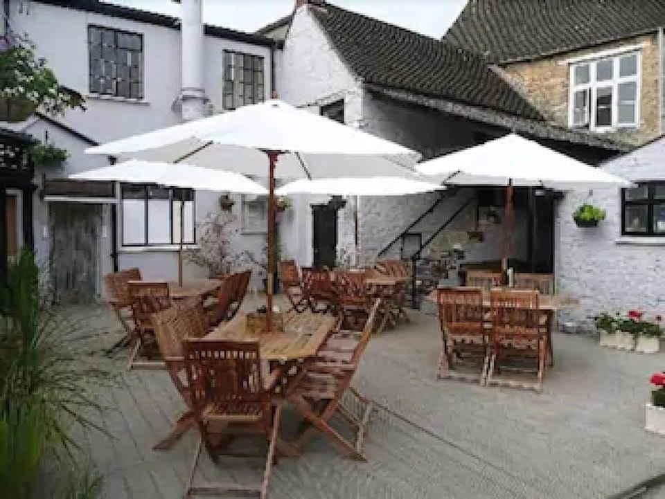 The Old Court Hotel Hotel in West Oxfordshire District