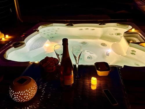 Chalet Chevreuil avec piscine privee Hotel in Provence-Alpes-Côte d'Azur