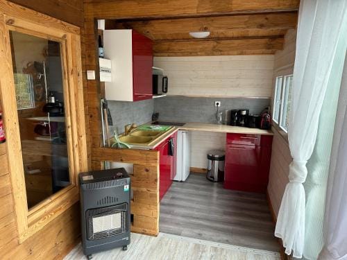 Chalet Chevreuil avec piscine privee Hotel in Provence-Alpes-Côte d'Azur
