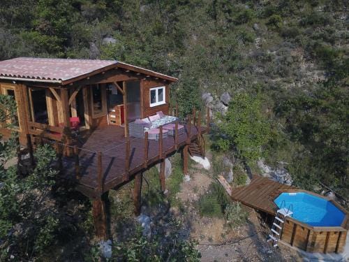Chalet Chevreuil avec piscine privee Hotel in Provence-Alpes-Côte d'Azur