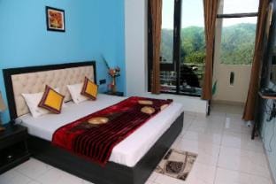 Luxus Moon Resorts Resort in Himachal Pradesh