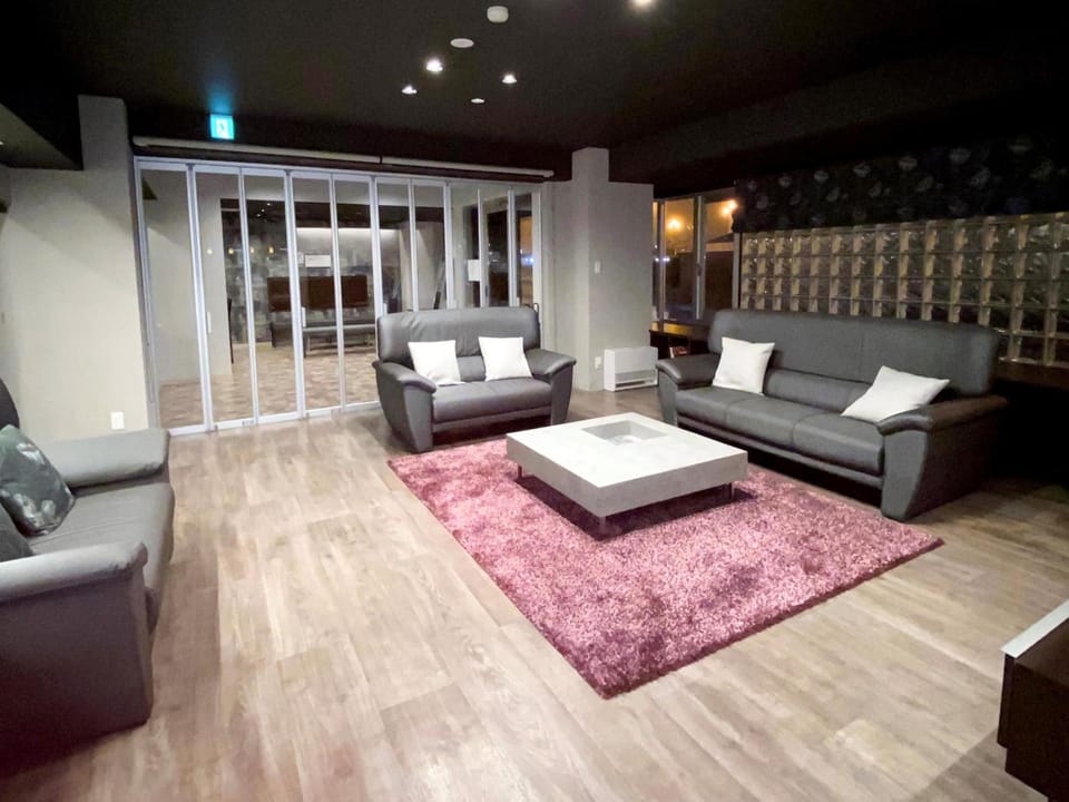 Shared lounge/TV area