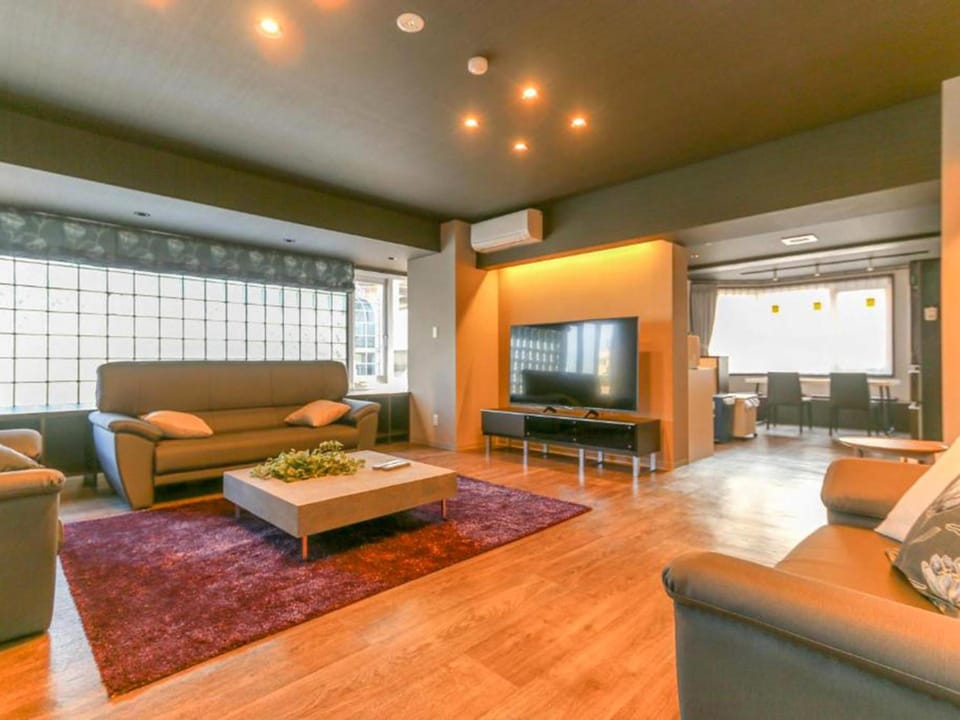 Shared lounge/TV area