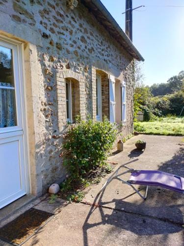 "Reves de Gamins" Chambre de gauche, 4 couchages dans gite de campagne "La Camusiere", proche du Pol Hotel in Centre-Val de Loire