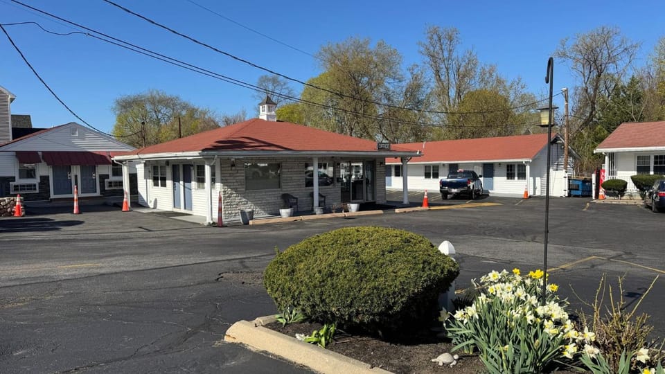 Chisholm's Motor Inn Motel in Saugus