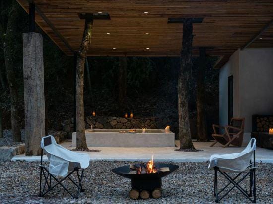 Shilily Hidden World Beishan Villa Resort Hotel in Hangzhou