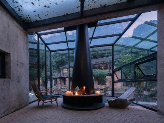 Shilily Hidden World Beishan Villa Resort Hotel in Hangzhou