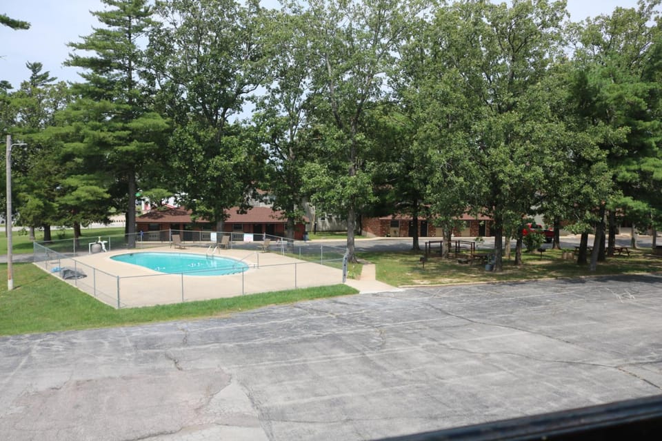 Ranch Motel Hotel in Ozark Mountains