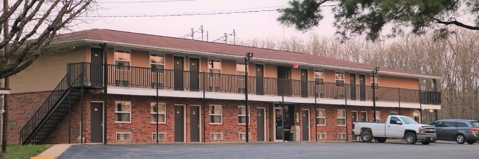 Ranch Motel Hotel in Ozark Mountains