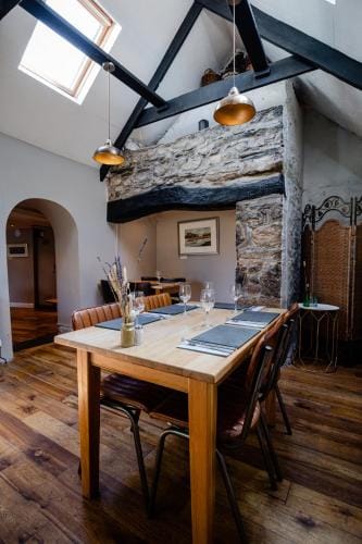 The Golden Lion, Newport, PEMBROKESHIRE Inn in Wales