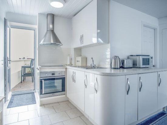 St Julians View - 1 Bedroom Apartment - Tenby Hotel in Wales