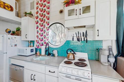Chimney Rock Tiny Home Hotel in Canyon Lake