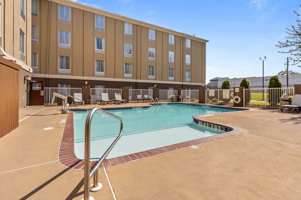 Holiday Inn Express Hotel & Suites Starkville By IHG Hotel in Starkville