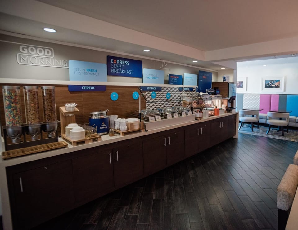 Holiday Inn Express Hickory-Hickory Mart By IHG Hotel in Hickory