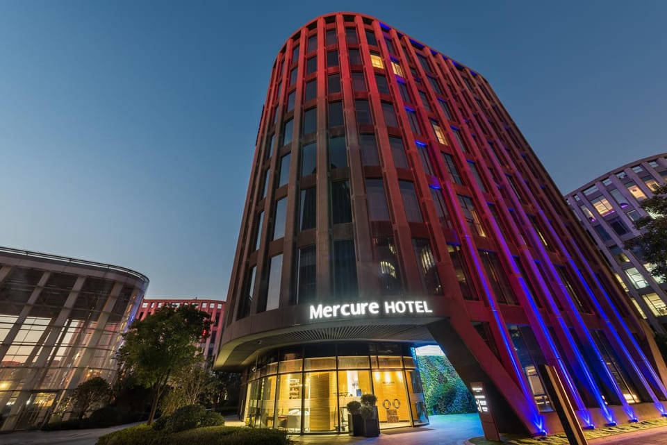 Mercure Shanghai Hongqiao Railway Station Hotel in Shanghai