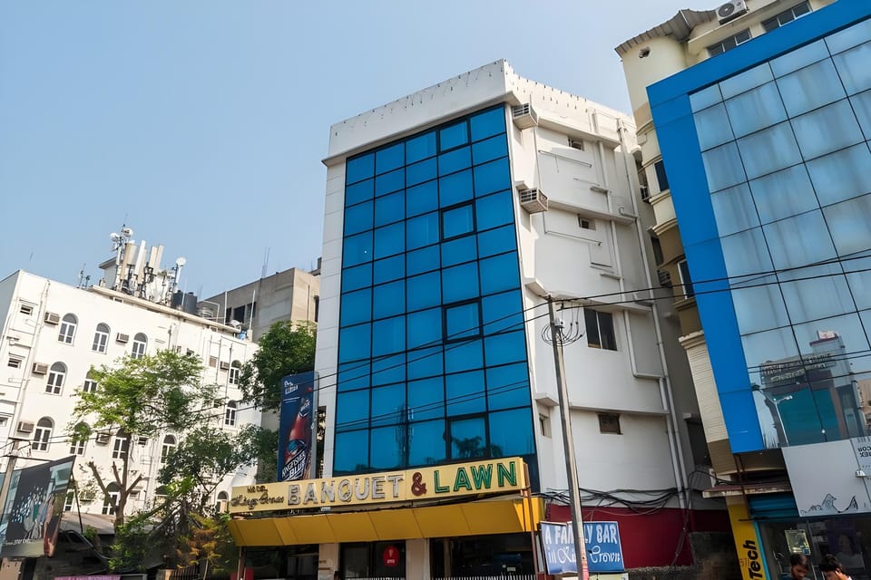 Kings Crown Hotel (VIP Road) Hotel in Kolkata