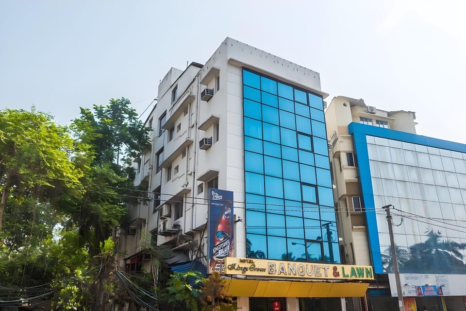 Kings Crown Hotel (VIP Road) Hotel in Kolkata