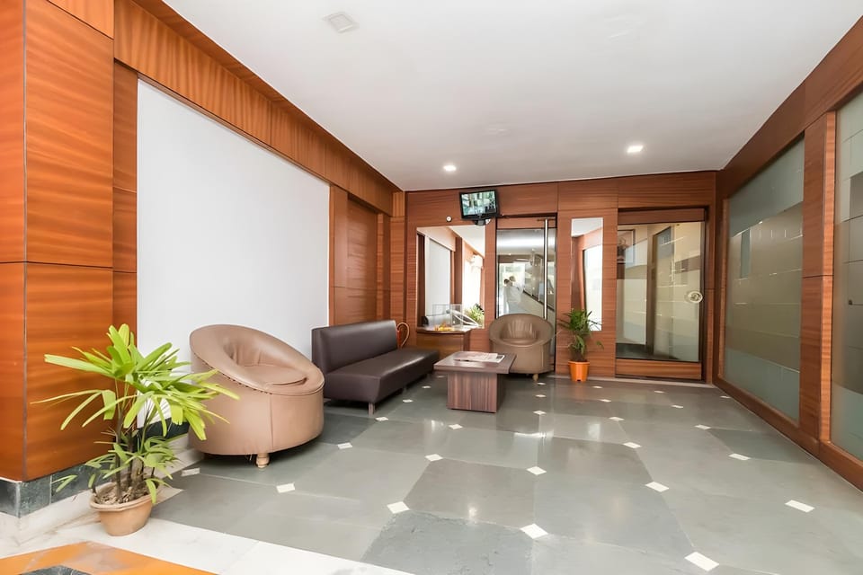 Kings Crown Hotel (VIP Road) Hotel in Kolkata