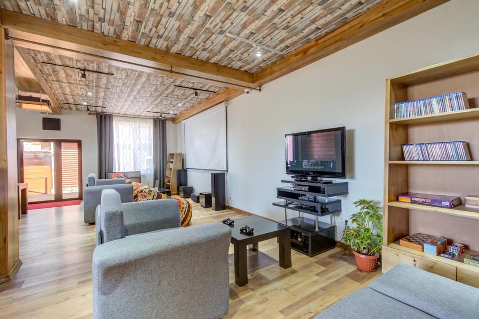 Shared lounge/TV area