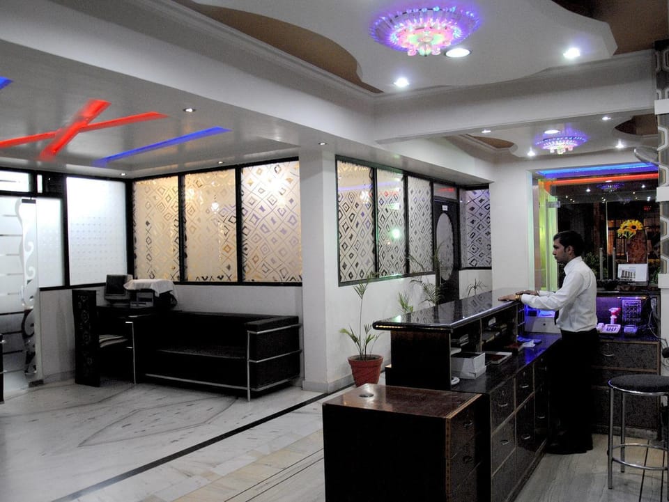 Hotel Alpine Hotel in Agra