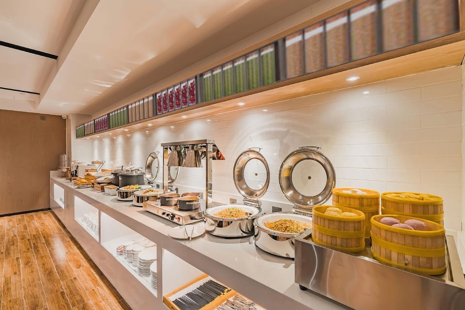 Echarm Hotel Guangzhou South Railway Station Chimelong Zhongcun Metro Station Hotel in Guangzhou