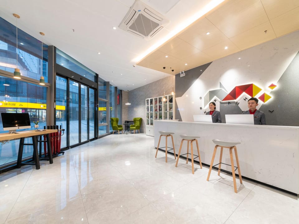 Borrman Hotel Jinan West Station Greenland Central Plaza Exhibition Center Hotel in Shandong
