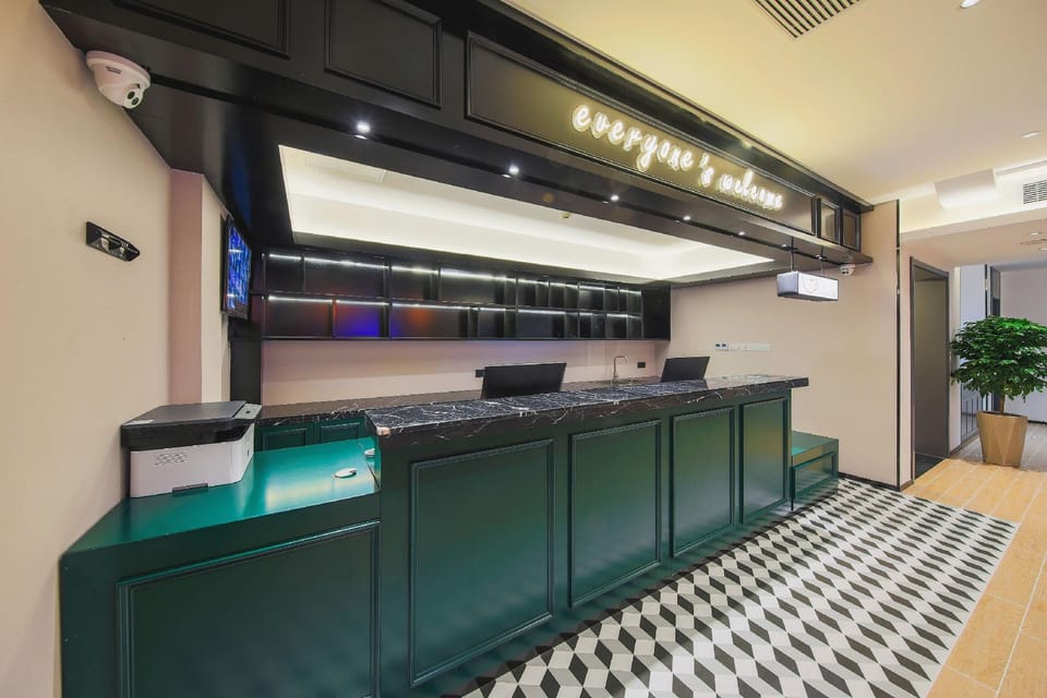 City Comfort Premier Hotel Beijing University of Materials Environment Universal Studios Baliqiao Hotel in Beijing