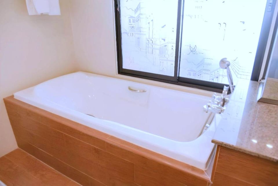Bathtub