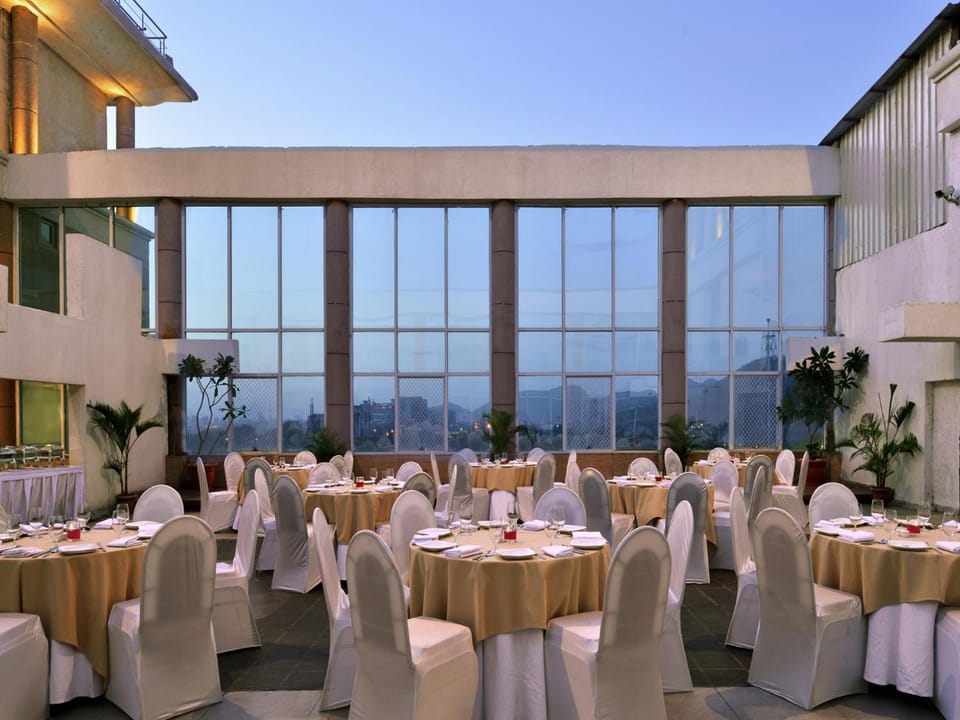 Majestic Court Sarovar Portico Navi Mumbai Hotel in Maharashtra