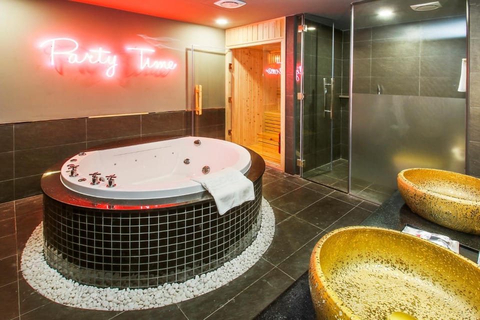 Eros Hotel 2 - Love Hotel Hotel in Ho Chi Minh City